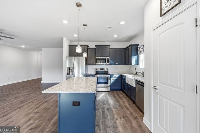 6104 Creekside View Ln, Clermont, GA 30527