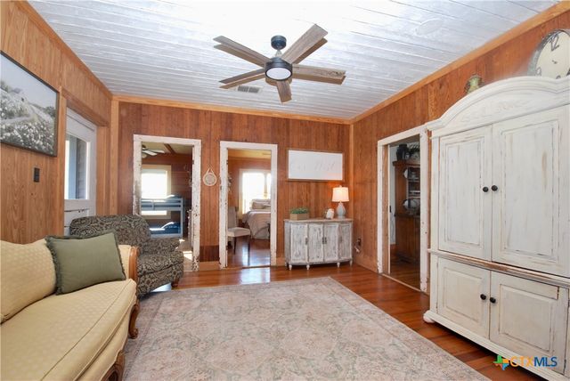 4228 County Road 256, Moulton, TX 77975