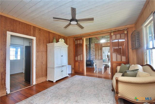 4228 County Road 256, Moulton, TX 77975
