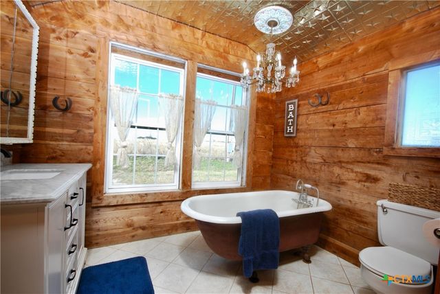 4228 County Road 256, Moulton, TX 77975