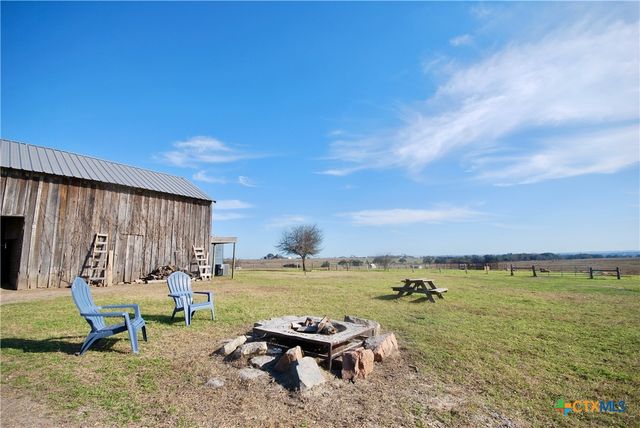 4228 County Road 256, Moulton, TX 77975