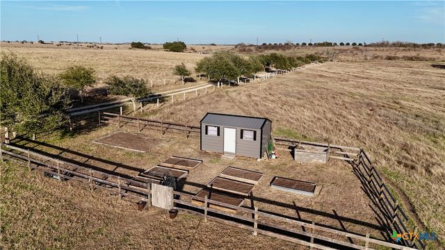 4228 County Road 256, Moulton, TX 77975