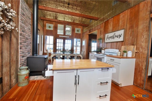 4228 County Road 256, Moulton, TX 77975
