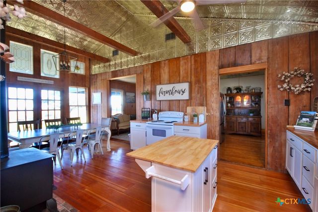 4228 County Road 256, Moulton, TX 77975
