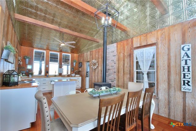 4228 County Road 256, Moulton, TX 77975