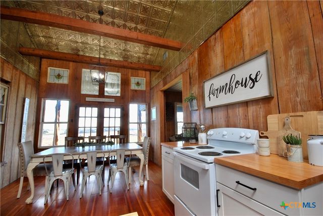4228 County Road 256, Moulton, TX 77975