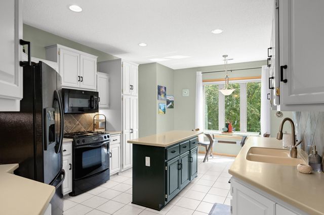7333 Bolton Way, Inver Grove Heights, MN 55076