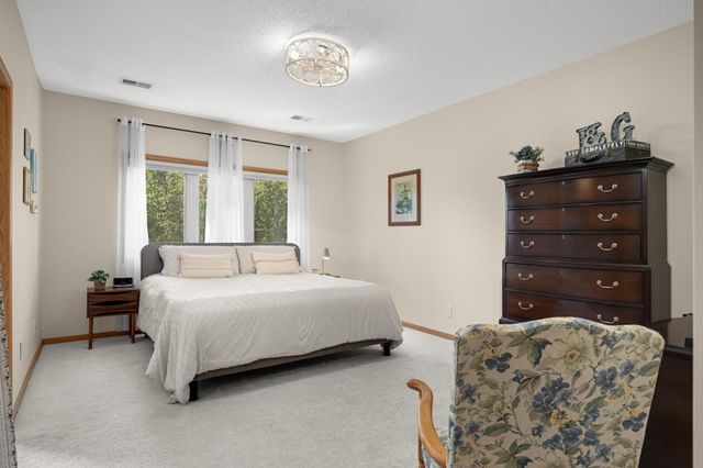 7333 Bolton Way, Inver Grove Heights, MN 55076