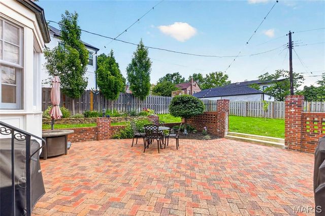 8036 Orlando Drive, St Louis, MO 63105