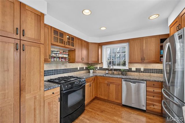 8036 Orlando Drive, St Louis, MO 63105