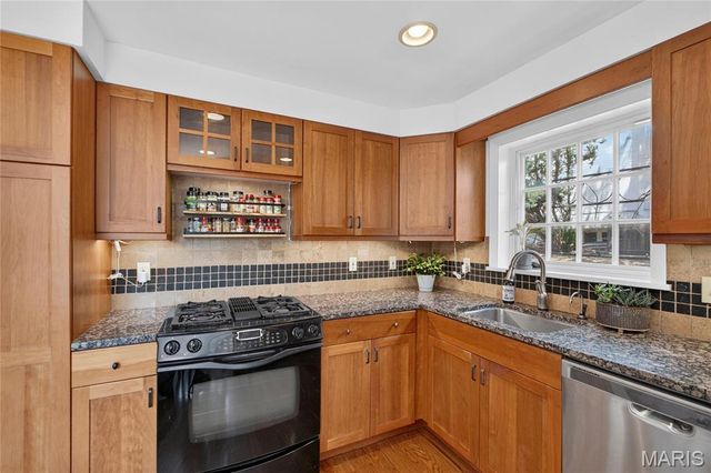 8036 Orlando Drive, St Louis, MO 63105