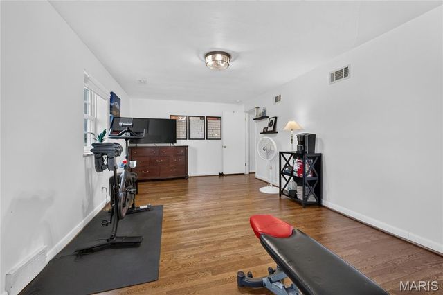 8036 Orlando Drive, St Louis, MO 63105