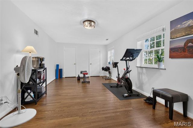 8036 Orlando Drive, St Louis, MO 63105