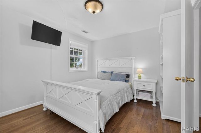 8036 Orlando Drive, St Louis, MO 63105