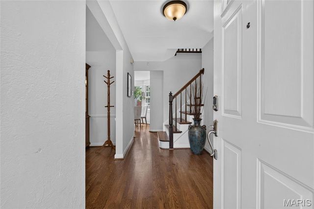 8036 Orlando Drive, St Louis, MO 63105