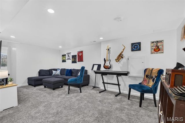 8036 Orlando Drive, St Louis, MO 63105