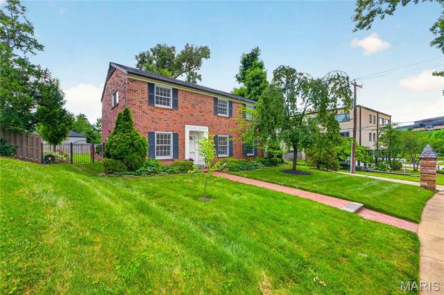 8036 Orlando Drive, St Louis, MO 63105