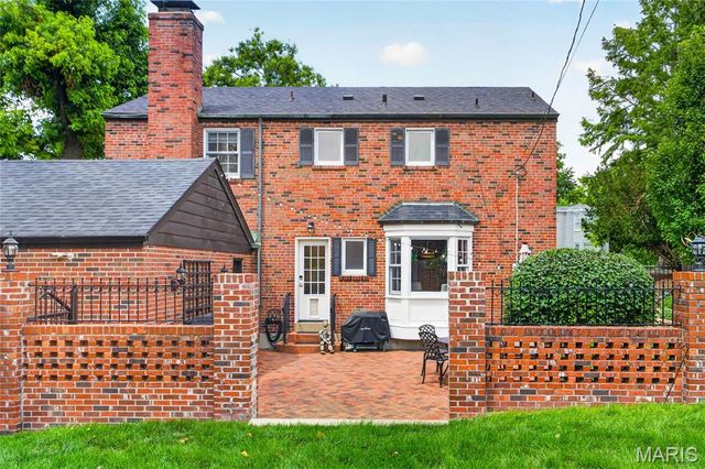8036 Orlando Drive, St Louis, MO 63105