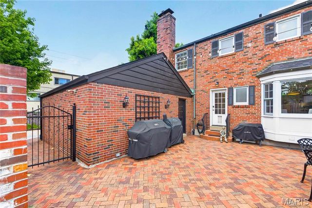 8036 Orlando Drive, St Louis, MO 63105