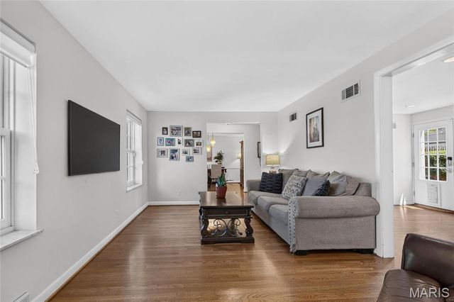 8036 Orlando Drive, St Louis, MO 63105