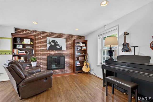 8036 Orlando Drive, St Louis, MO 63105