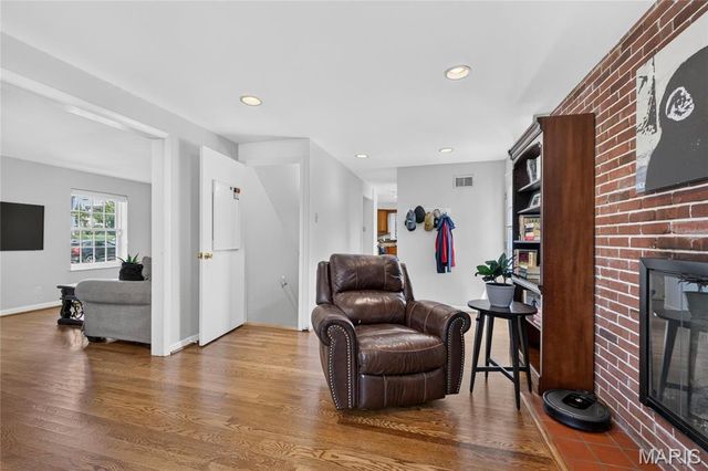 8036 Orlando Drive, St Louis, MO 63105
