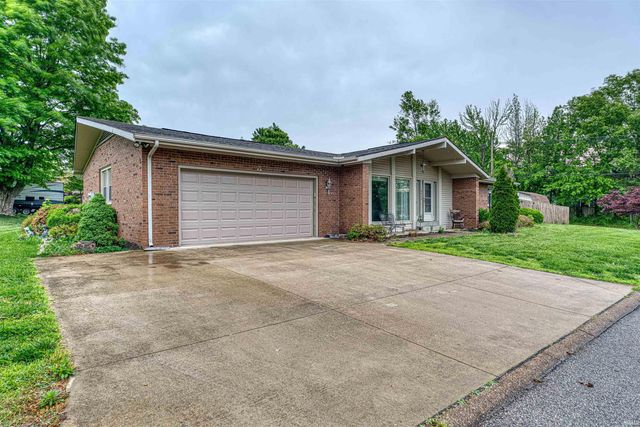 8000 Maple Lane, Newburgh, IN 47630