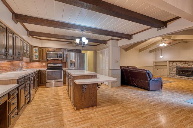 8000 Maple Lane, Newburgh, IN 47630