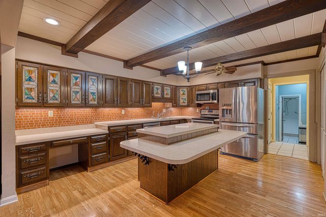 8000 Maple Lane, Newburgh, IN 47630