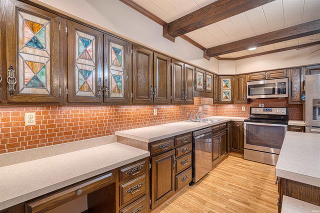 8000 Maple Lane, Newburgh, IN 47630