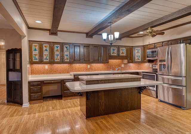 8000 Maple Lane, Newburgh, IN 47630