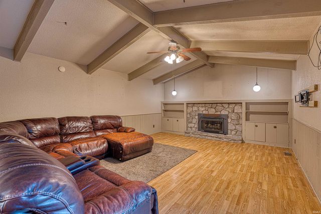 8000 Maple Lane, Newburgh, IN 47630