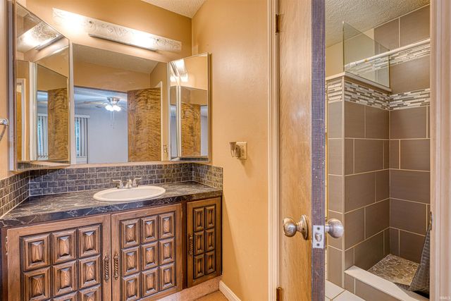 8000 Maple Lane, Newburgh, IN 47630