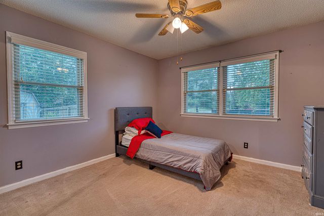 8000 Maple Lane, Newburgh, IN 47630