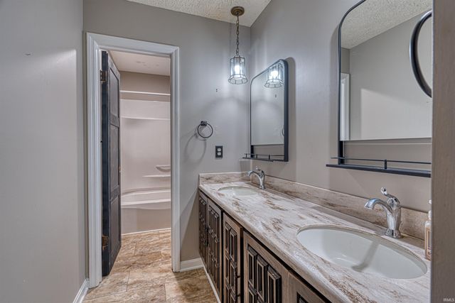 8000 Maple Lane, Newburgh, IN 47630