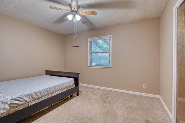 8000 Maple Lane, Newburgh, IN 47630