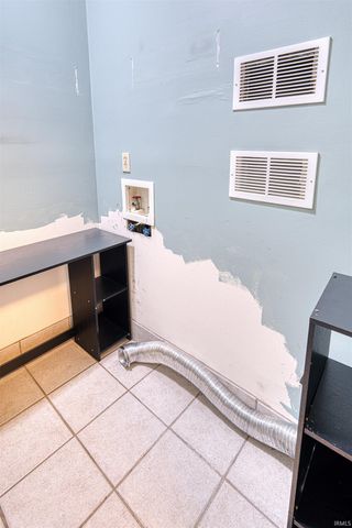 8000 Maple Lane, Newburgh, IN 47630