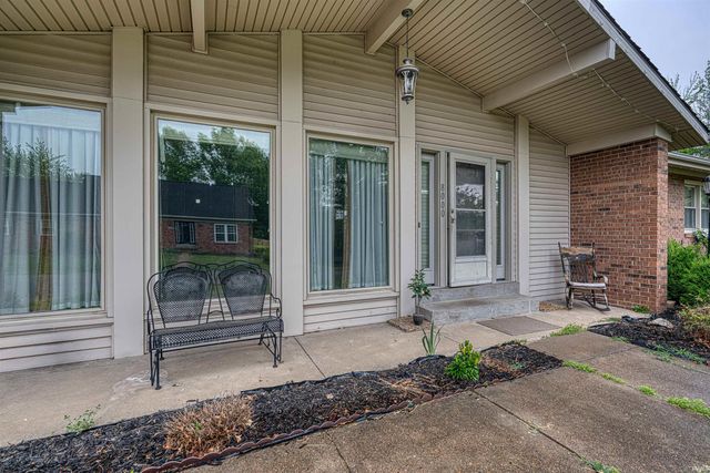 8000 Maple Lane, Newburgh, IN 47630