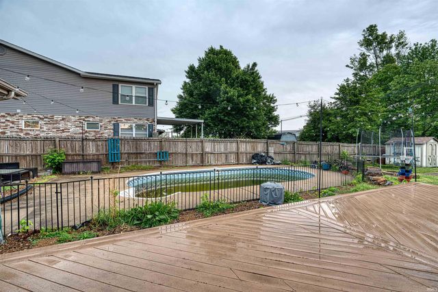 8000 Maple Lane, Newburgh, IN 47630