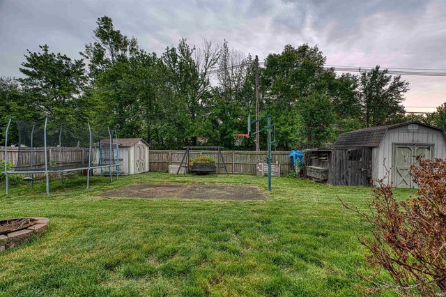 8000 Maple Lane, Newburgh, IN 47630