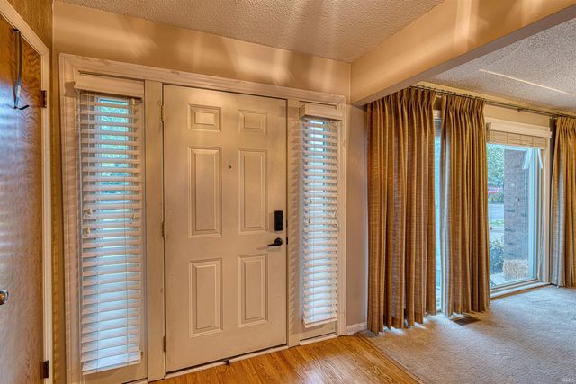 8000 Maple Lane, Newburgh, IN 47630