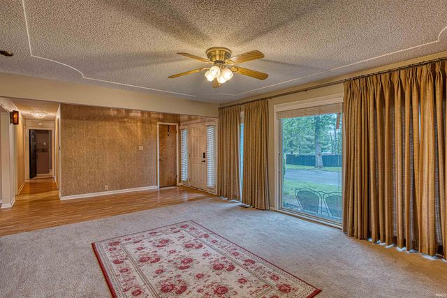 8000 Maple Lane, Newburgh, IN 47630