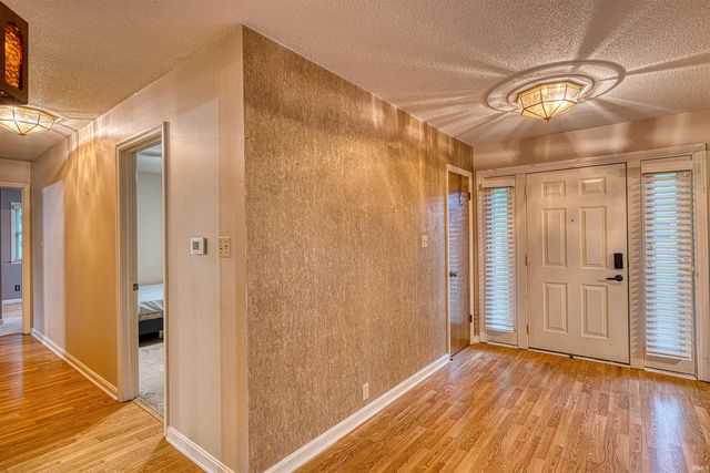 8000 Maple Lane, Newburgh, IN 47630