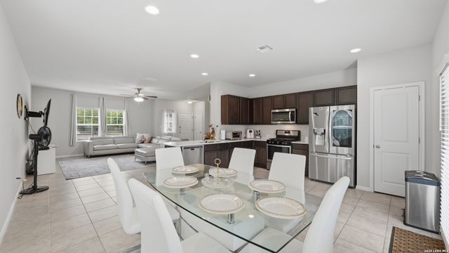 1053 ESPLANADE PKWY, San Marcos, TX 78666