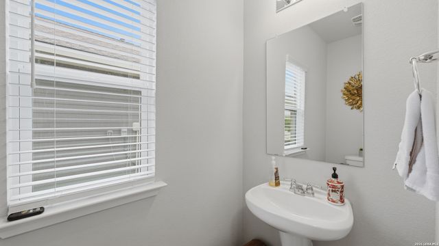1053 ESPLANADE PKWY, San Marcos, TX 78666