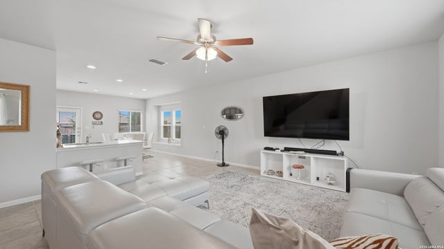 1053 ESPLANADE PKWY, San Marcos, TX 78666