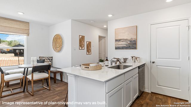 2077 Zephyr Lily, San Antonio, TX 78221