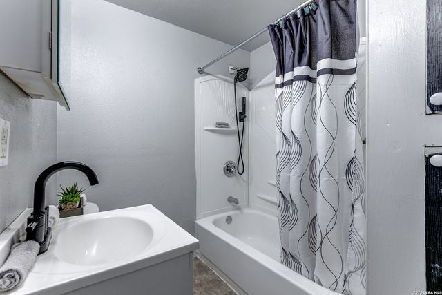 130 E hermitage, San Antonio, TX 78223