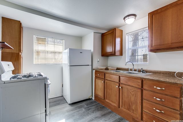 130 E hermitage, San Antonio, TX 78223