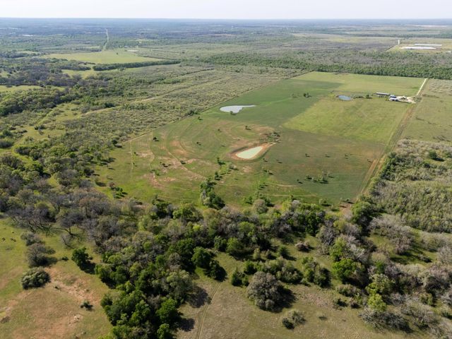 62 County Road 448, Waelder, TX 78959
